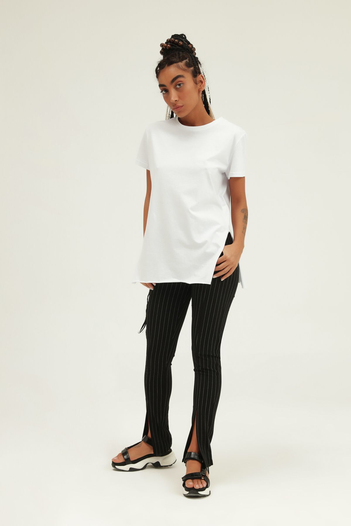 T-shirt with round neck and side slits, White, S