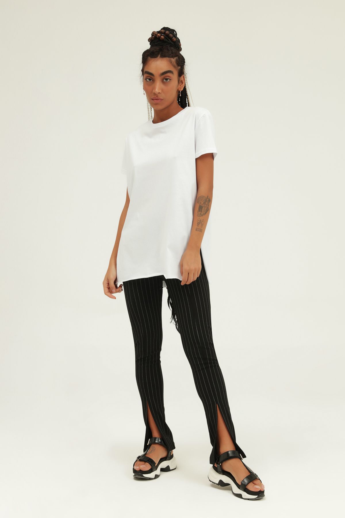 T-shirt with round neck and side slits, White, S