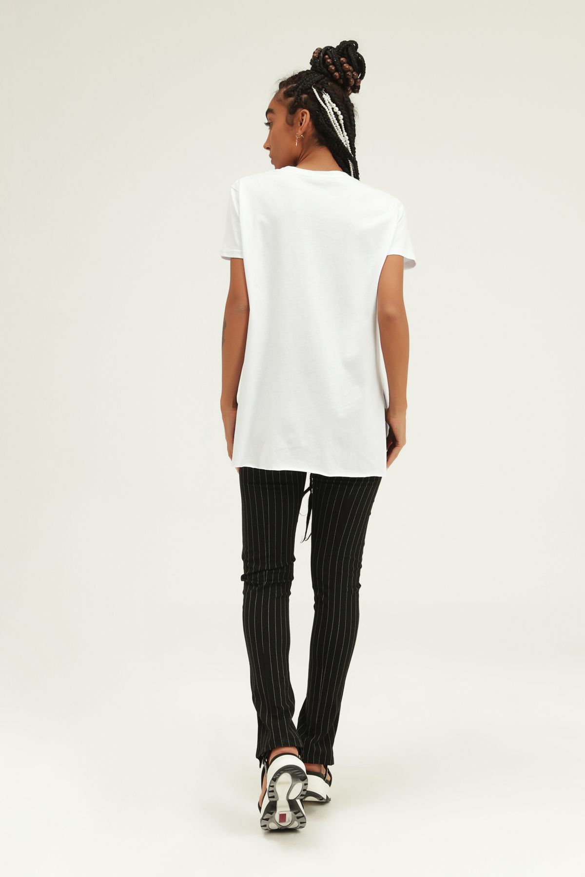 T-shirt with round neck and side slits, White, S